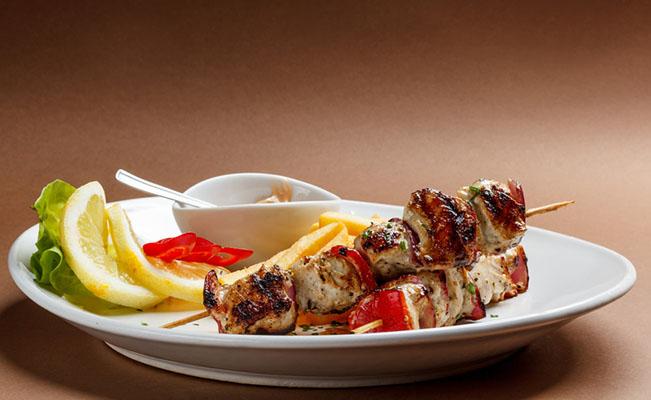 Espetadas de cordeiro com Pilaf de milho