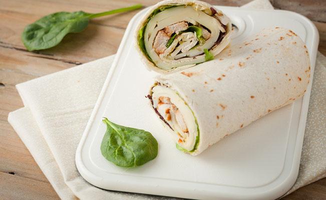 Proteína: Wraps de frango com Pesto de salsa e queijo ricota